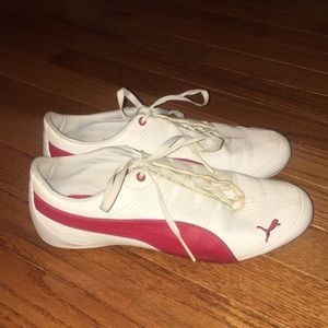 Puma white with red stripe tennis shoes
